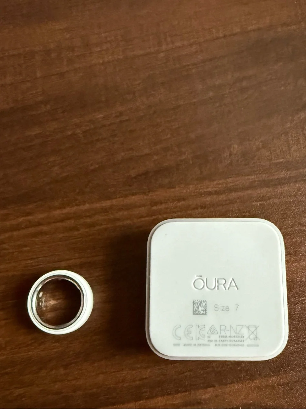 OURA RING CERAMIC CLOUD W CHARGER